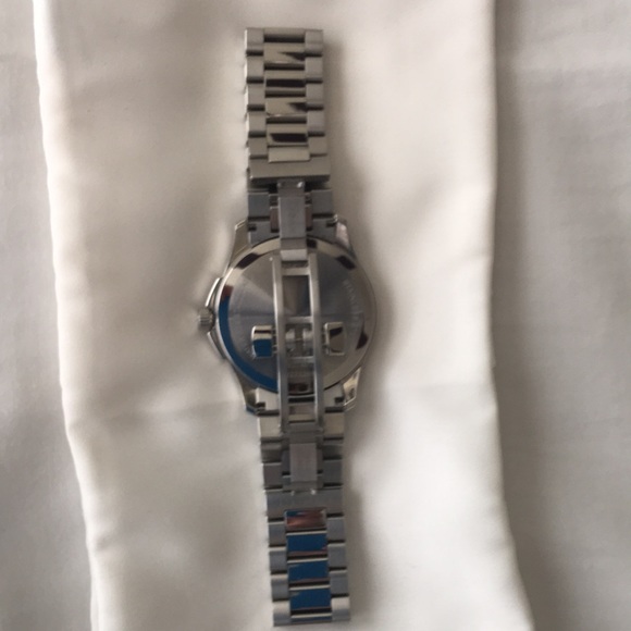 Gucci G-Timeless Stainless Steel Men's Watch with Triple-Link Bracelet - Picture 4 of 10